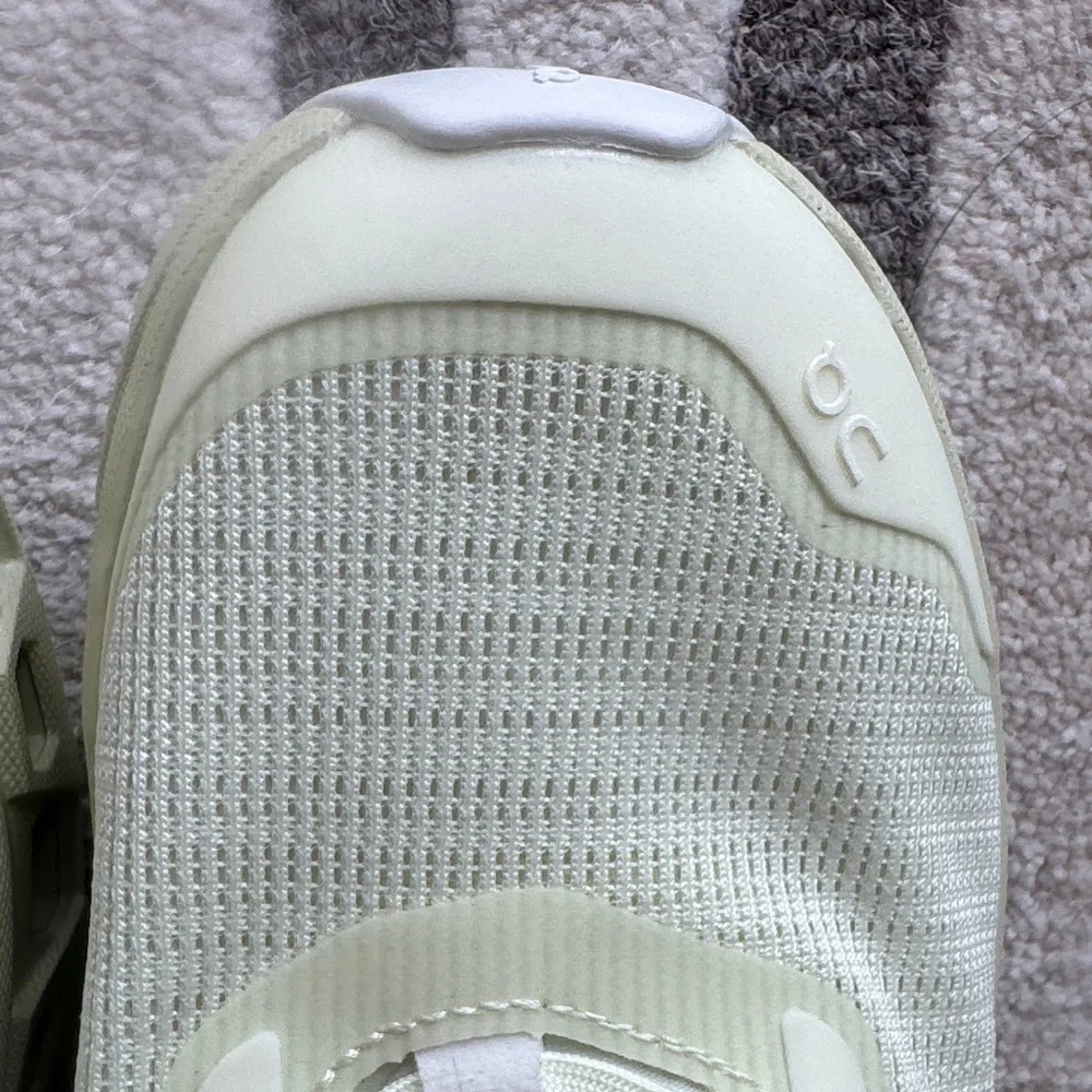 On Running Cloudmonster Women's Light Yellow Mesh Sneakers size 9.5